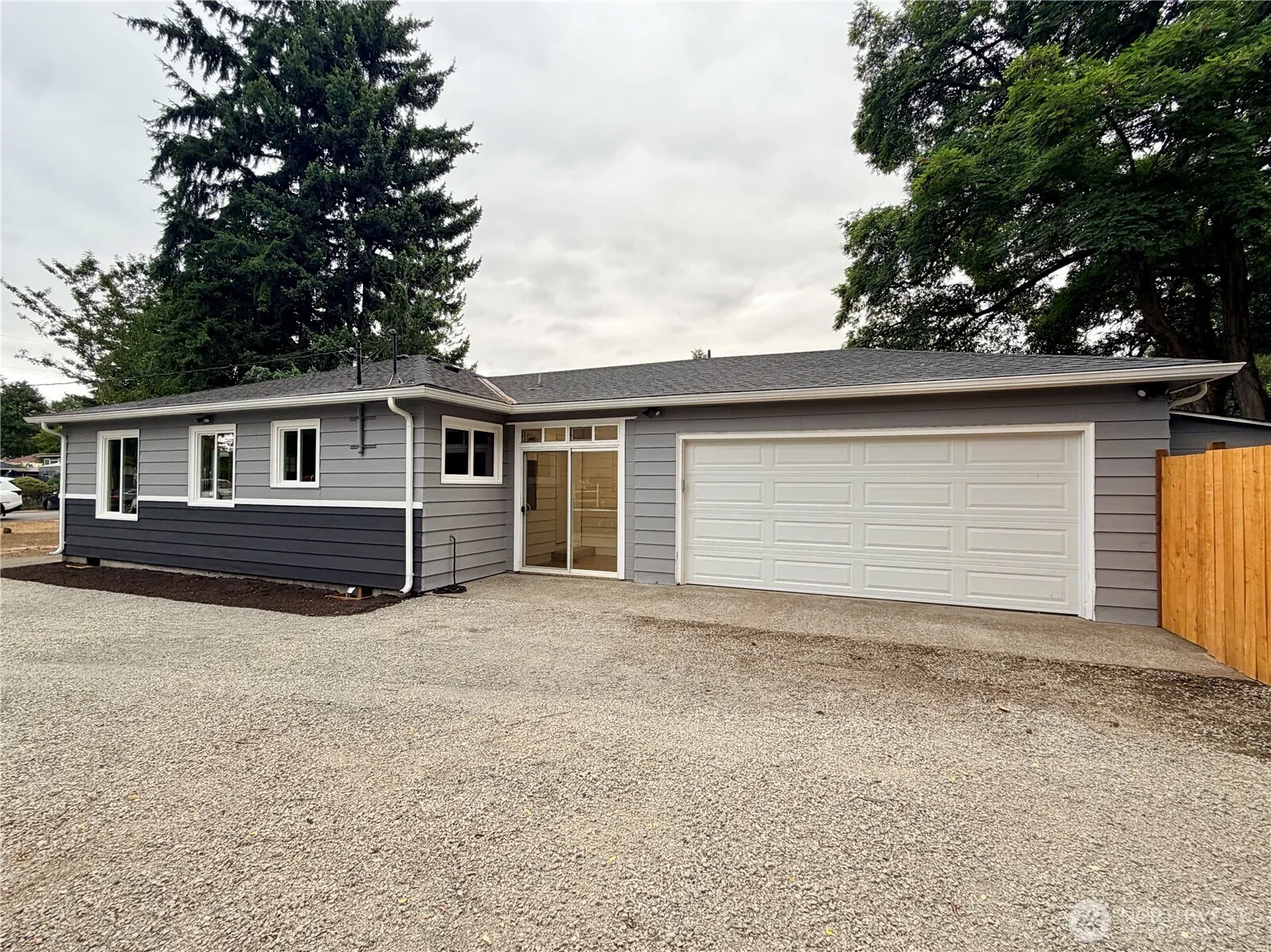 Property photo for 2405 Ne 10th Street, Renton photo 4