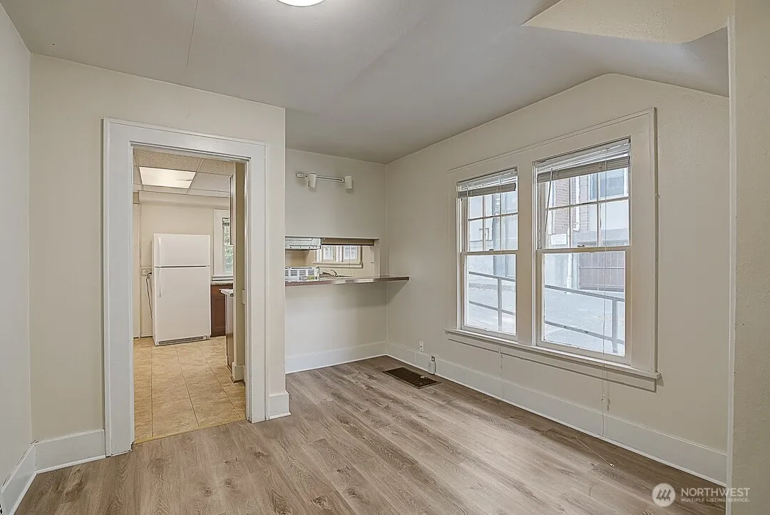 Property photo for 4247 7th Avenue Ne, Seattle photo 4