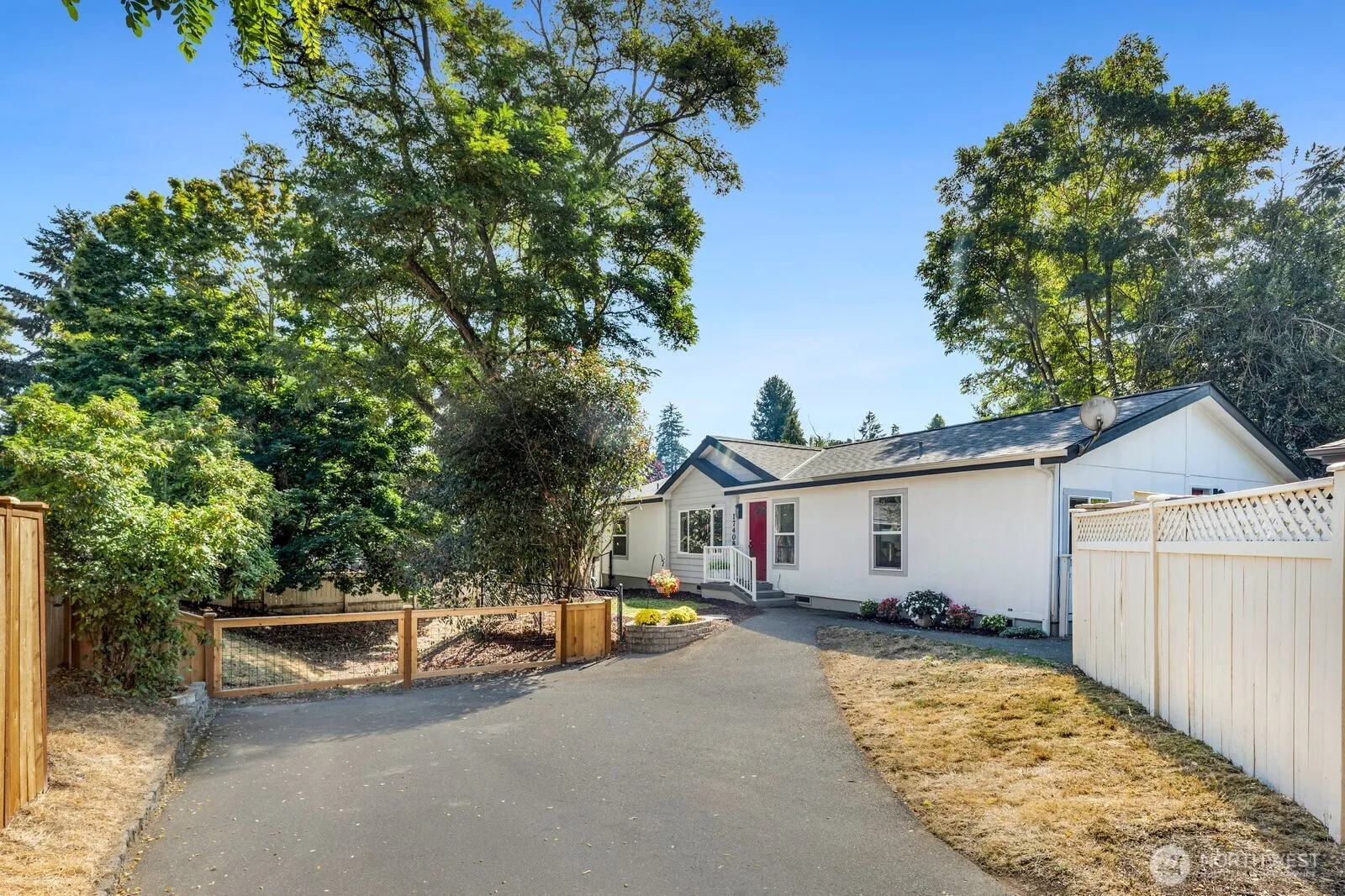 Property photo for 17404 10th Avenue Ne #17408, Shoreline photo 2