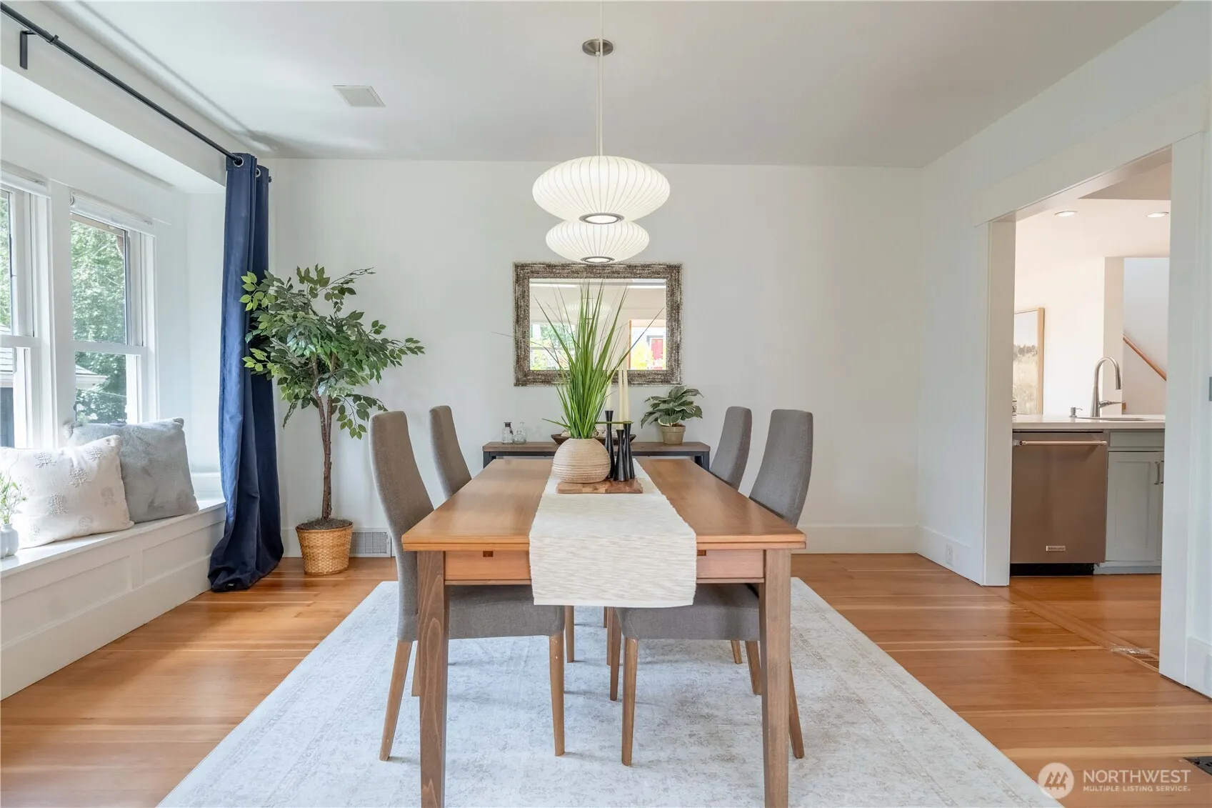 Property photo for 7531 25th Avenue Nw, Seattle photo 4