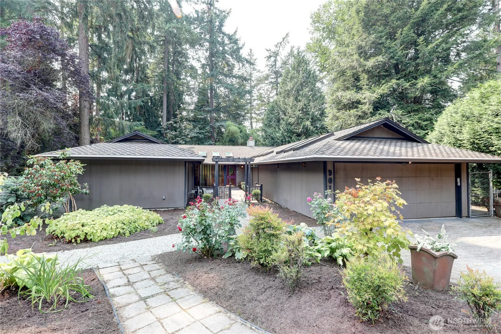 Property photo for 901 129th Place Ne, Bellevue
