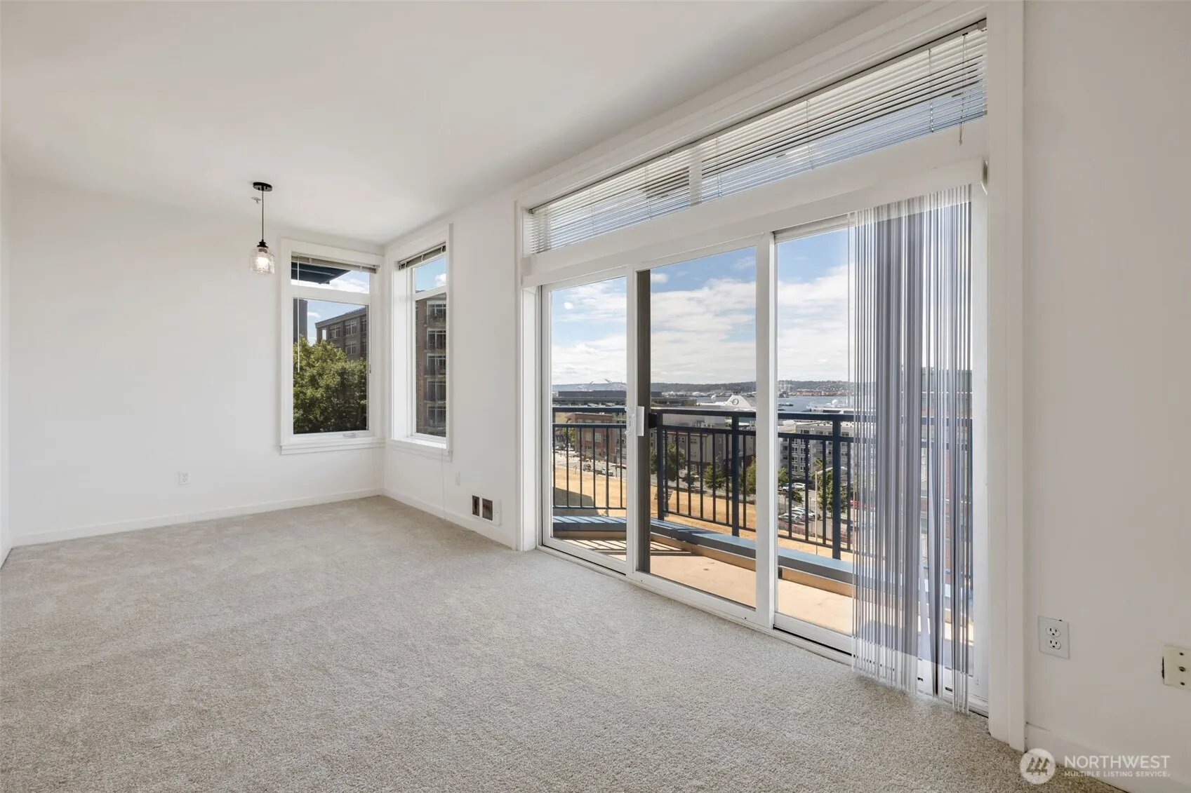 Property photo for 2414 1st Avenue #617, Seattle photo 4