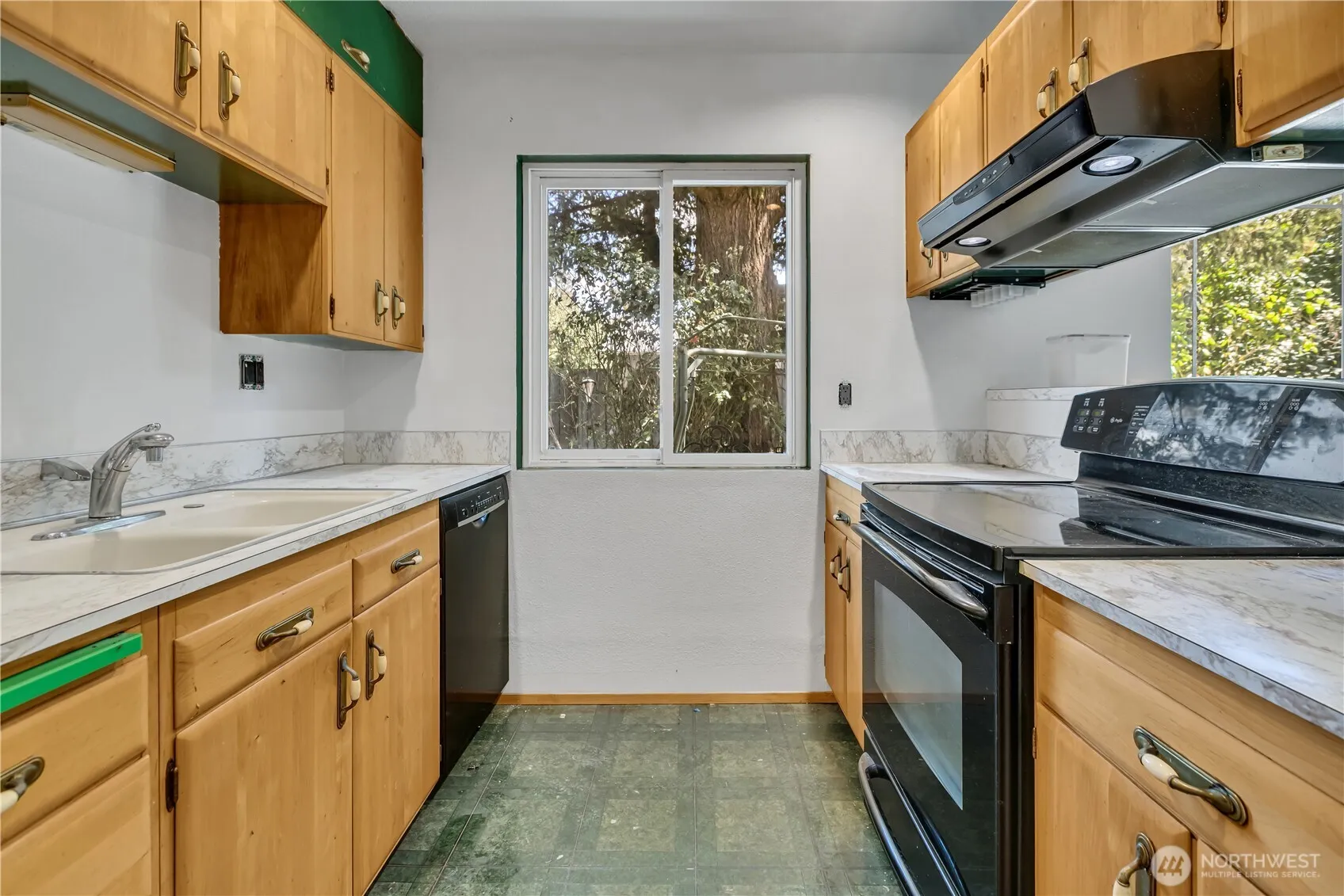 Property photo for 10021 Ainsworth Avenue S, Tacoma photo 5
