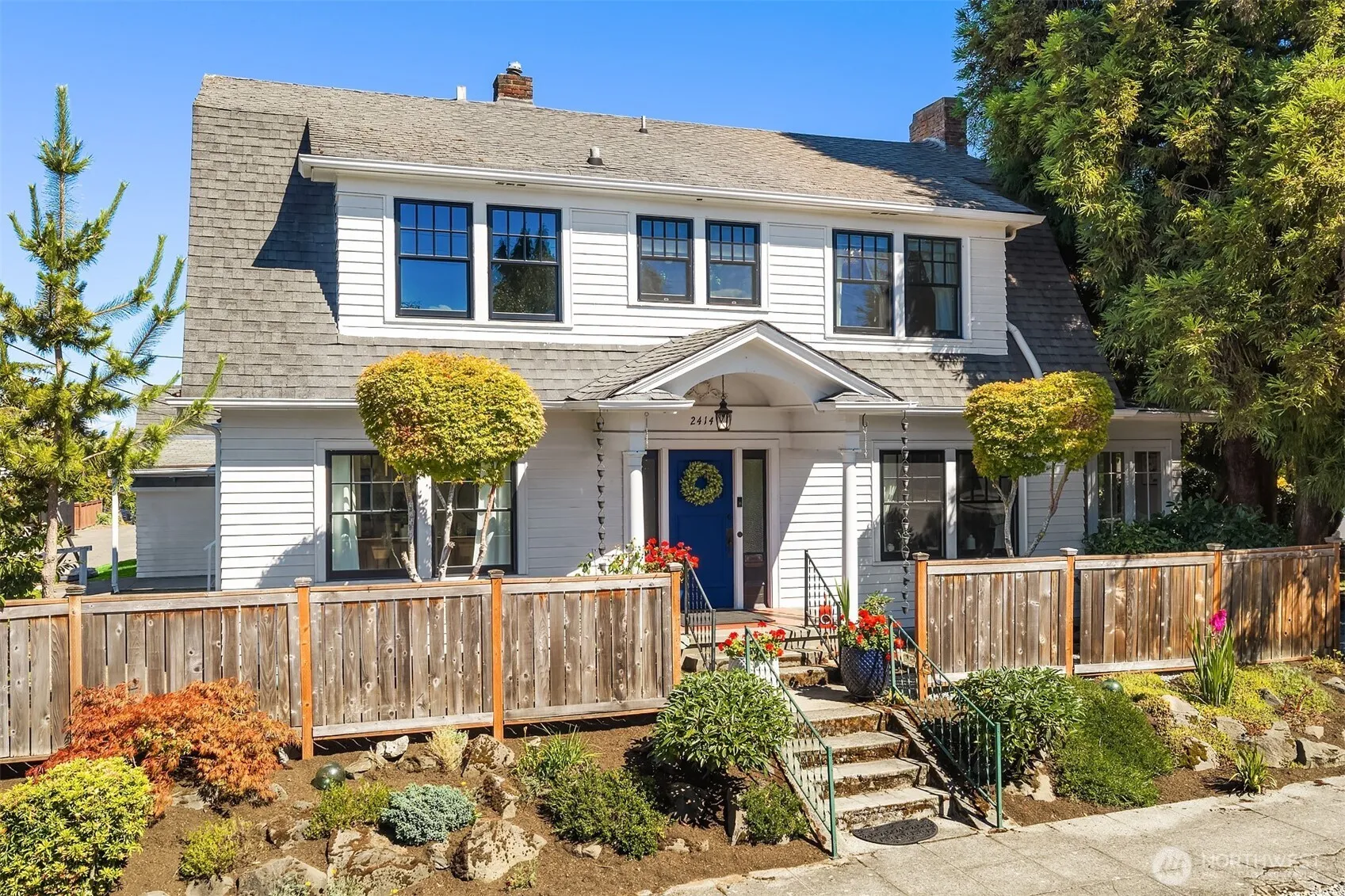 Property photo for 2414 Belvidere Avenue Sw, Seattle photo 2