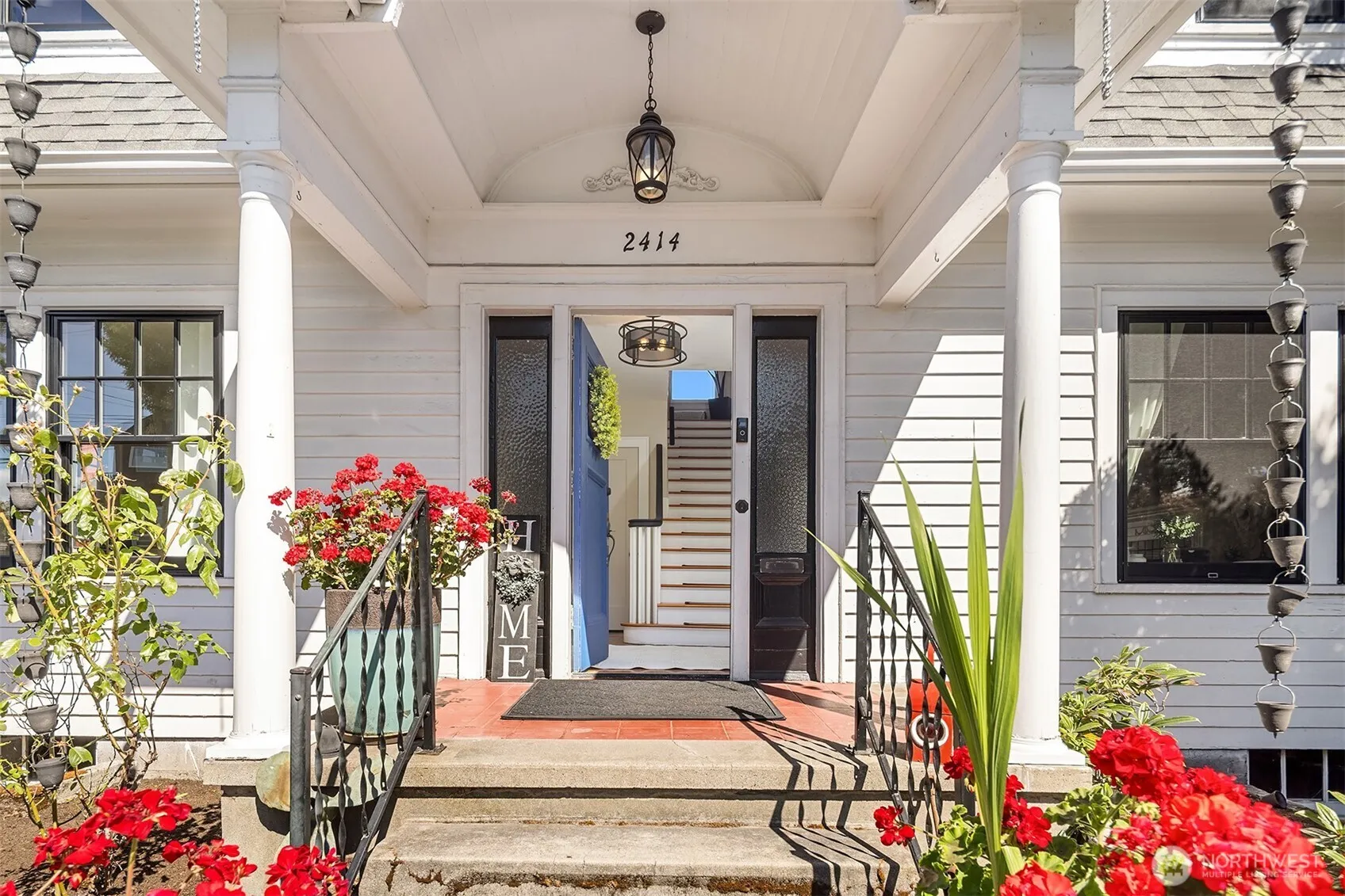 Property photo for 2414 Belvidere Avenue Sw, Seattle photo 3