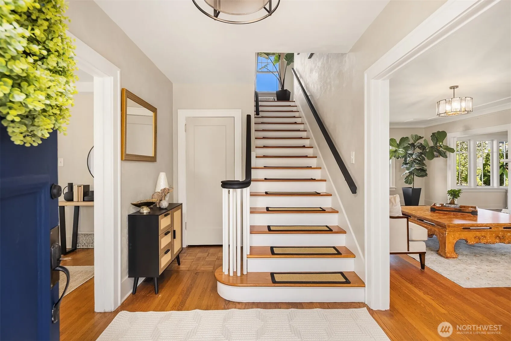 Property photo for 2414 Belvidere Avenue Sw, Seattle photo 4