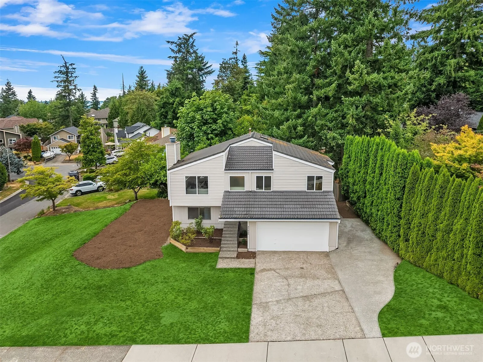 Property photo for 21006 Ne 18th Place, Sammamish photo 2