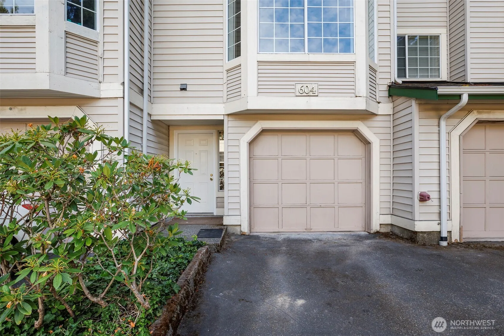 Property photo for 604 122nd Avenue Ne #3, Bellevue photo 3