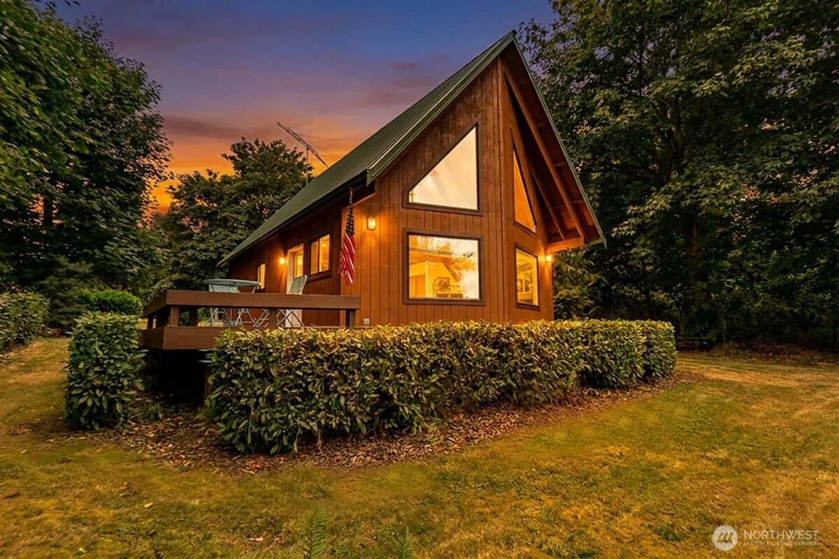 Property photo for 55 A Snohomish Way, Hat Island photo 2