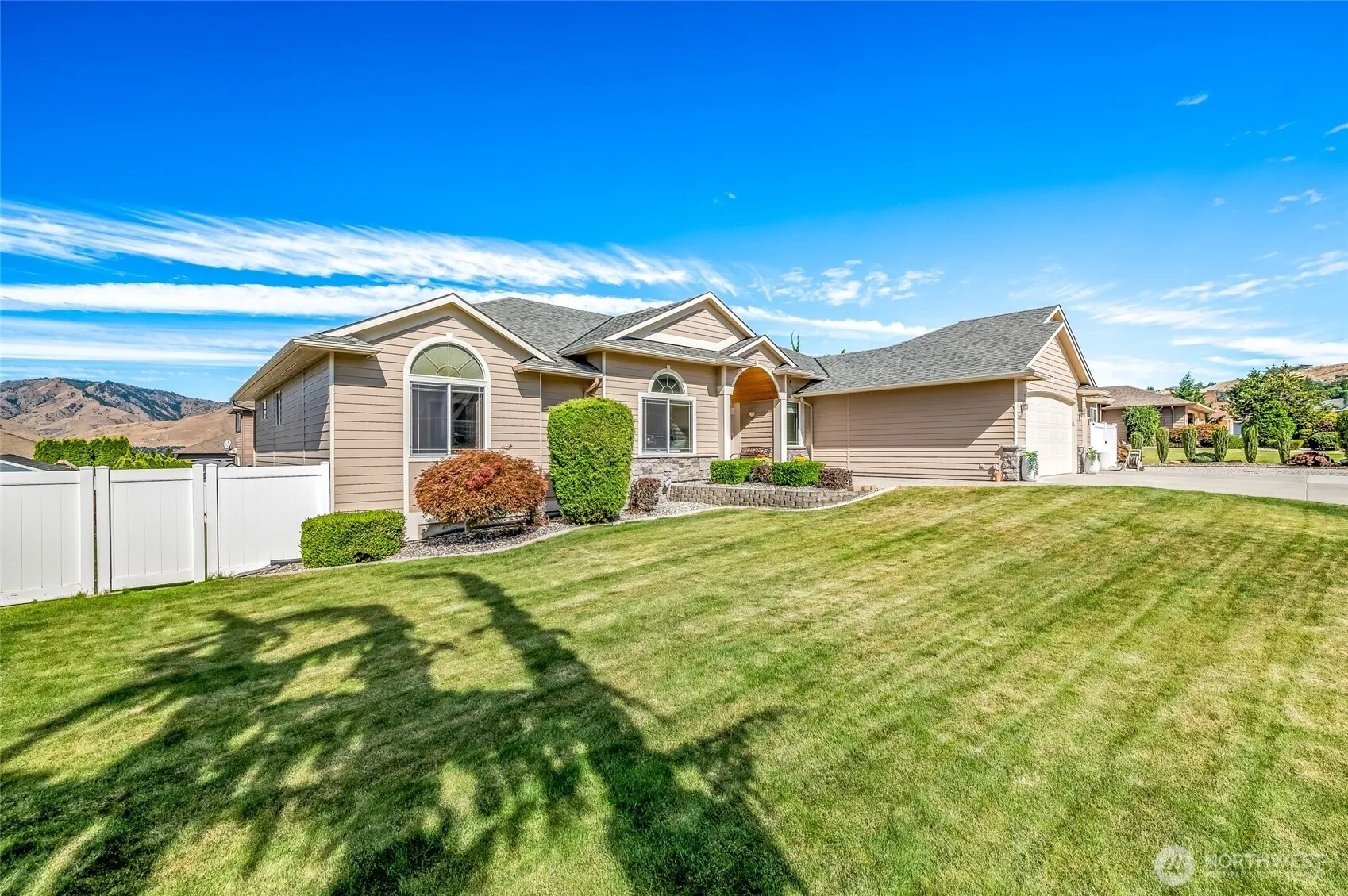 Property photo for 1544 Harrington Lane, East Wenatchee photo 2