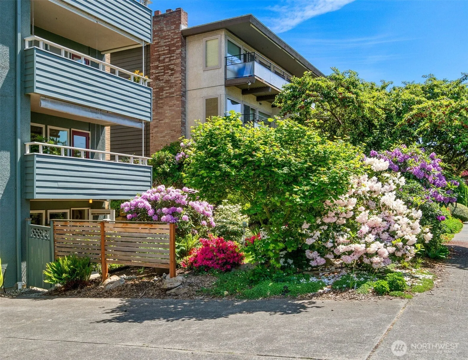 Property photo for 75 E Lynn Street ##b, Seattle photo 2
