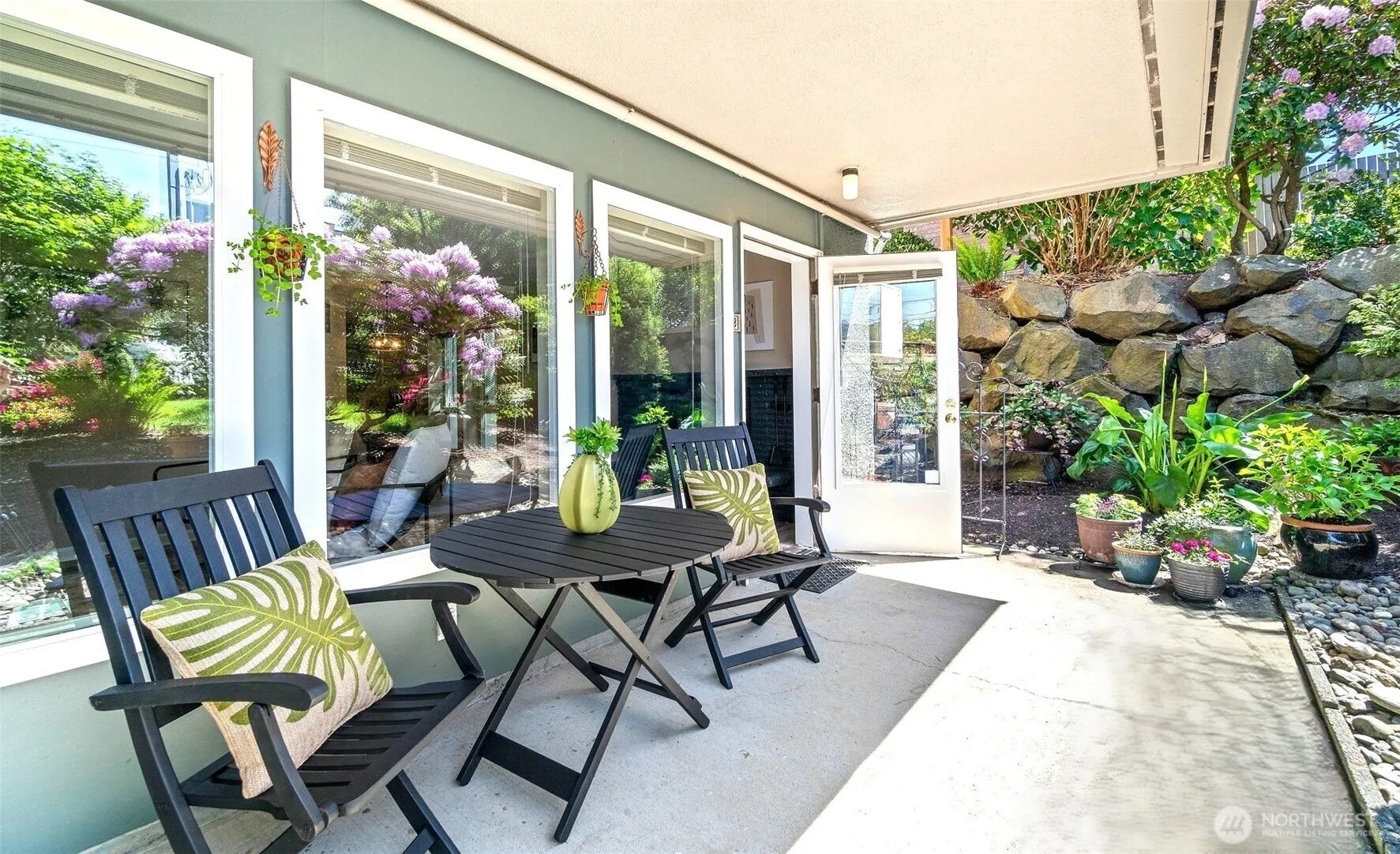 Property photo for 75 E Lynn Street ##b, Seattle photo 4