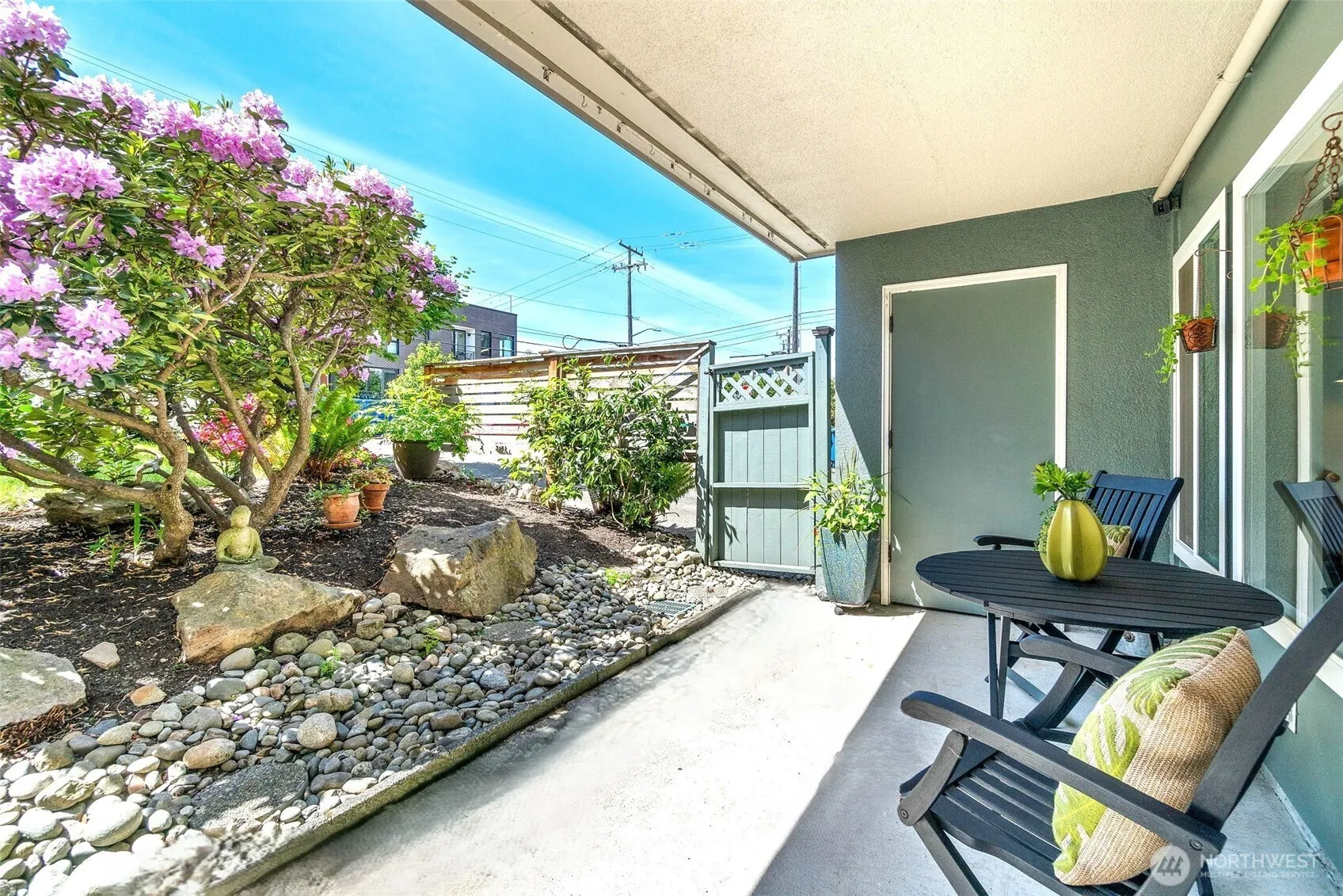 Property photo for 75 E Lynn Street ##b, Seattle photo 5