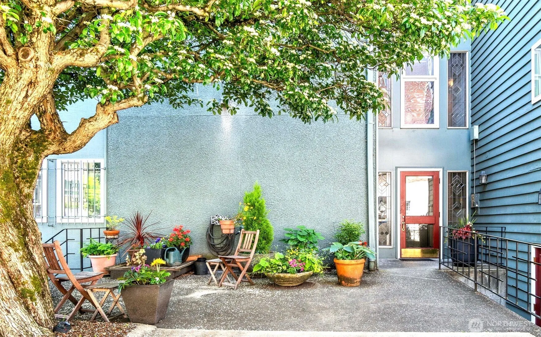 Property photo for 75 E Lynn Street ##b, Seattle photo 2