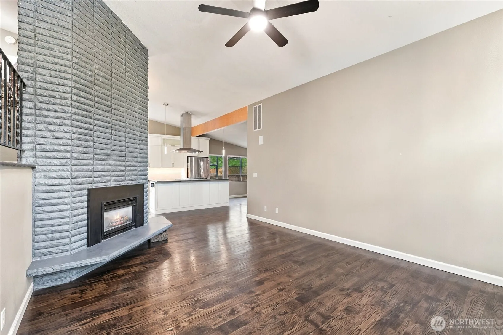 Property photo for 21207 S 97th Place, Kent photo 4