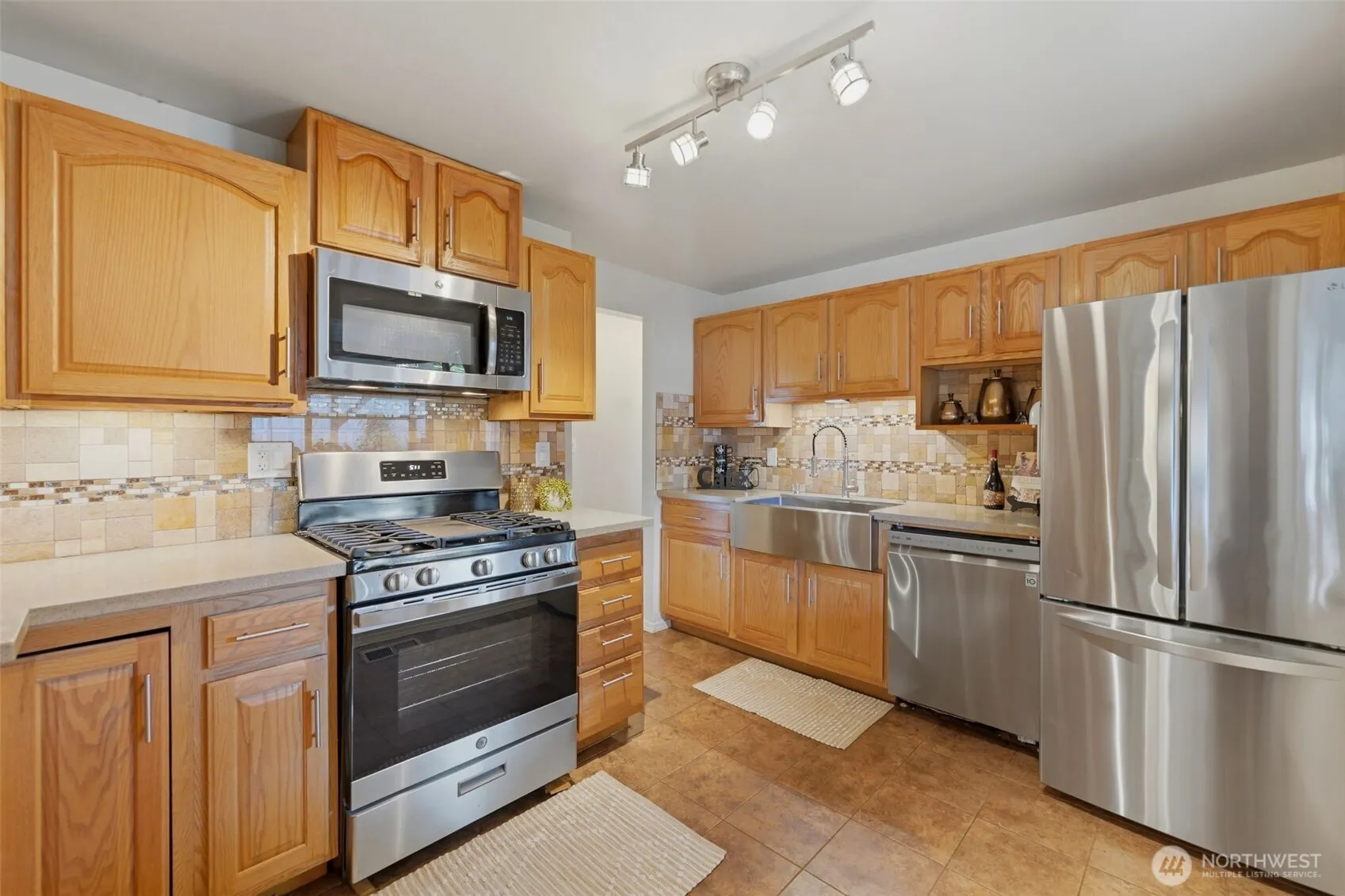 Property photo for 34413 28th Place Sw, Federal Way photo 5