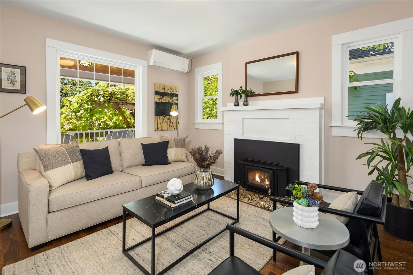 Property photo for 110 Ne 59th Street, Seattle photo 4
