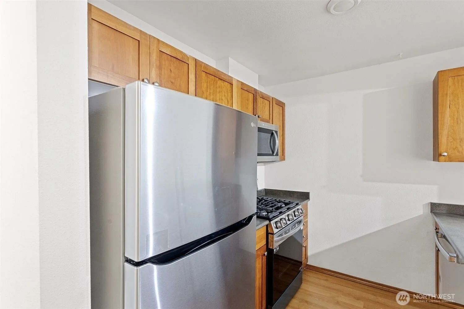 Property photo for 13359 Ambaum Boulevard Sw, Burien photo 4