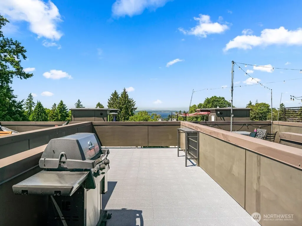 Property photo for 6911 California Avenue Sw #c, Seattle photo 4