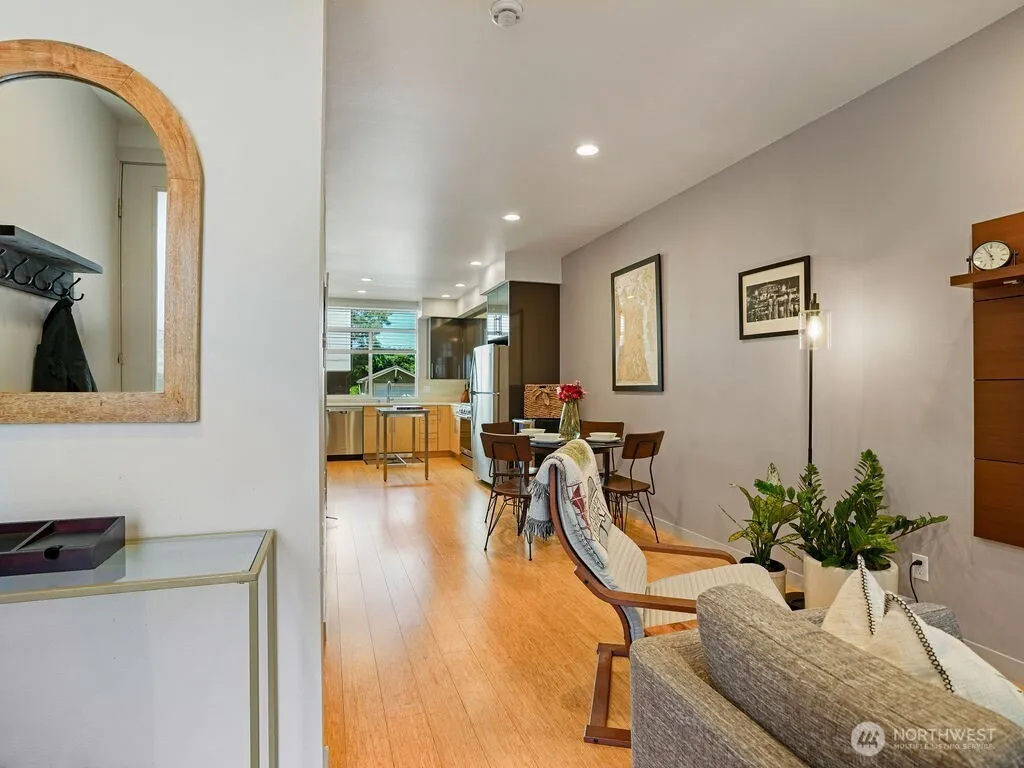 Property photo for 6911 California Avenue Sw #c, Seattle photo 5