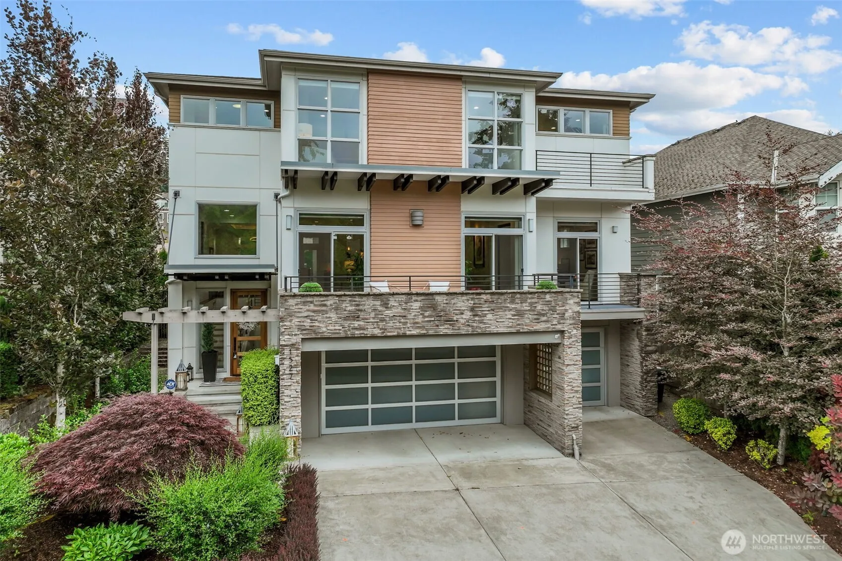 Property photo for 1527 Lyons Avenue Ne, Renton