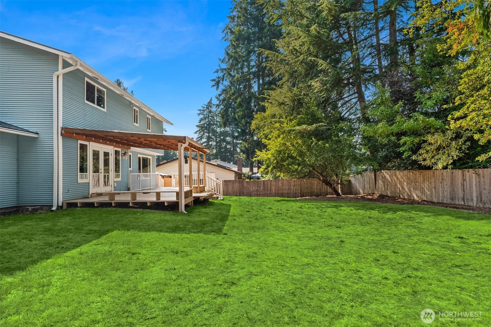 Property photo for 7046 Ne 138th Street, Kirkland photo 2