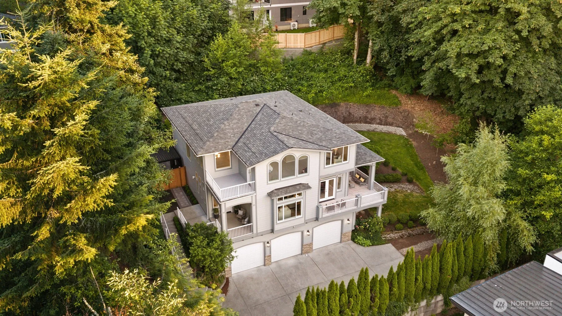 Property photo for 16125 Se 44th Way, Bellevue photo 2