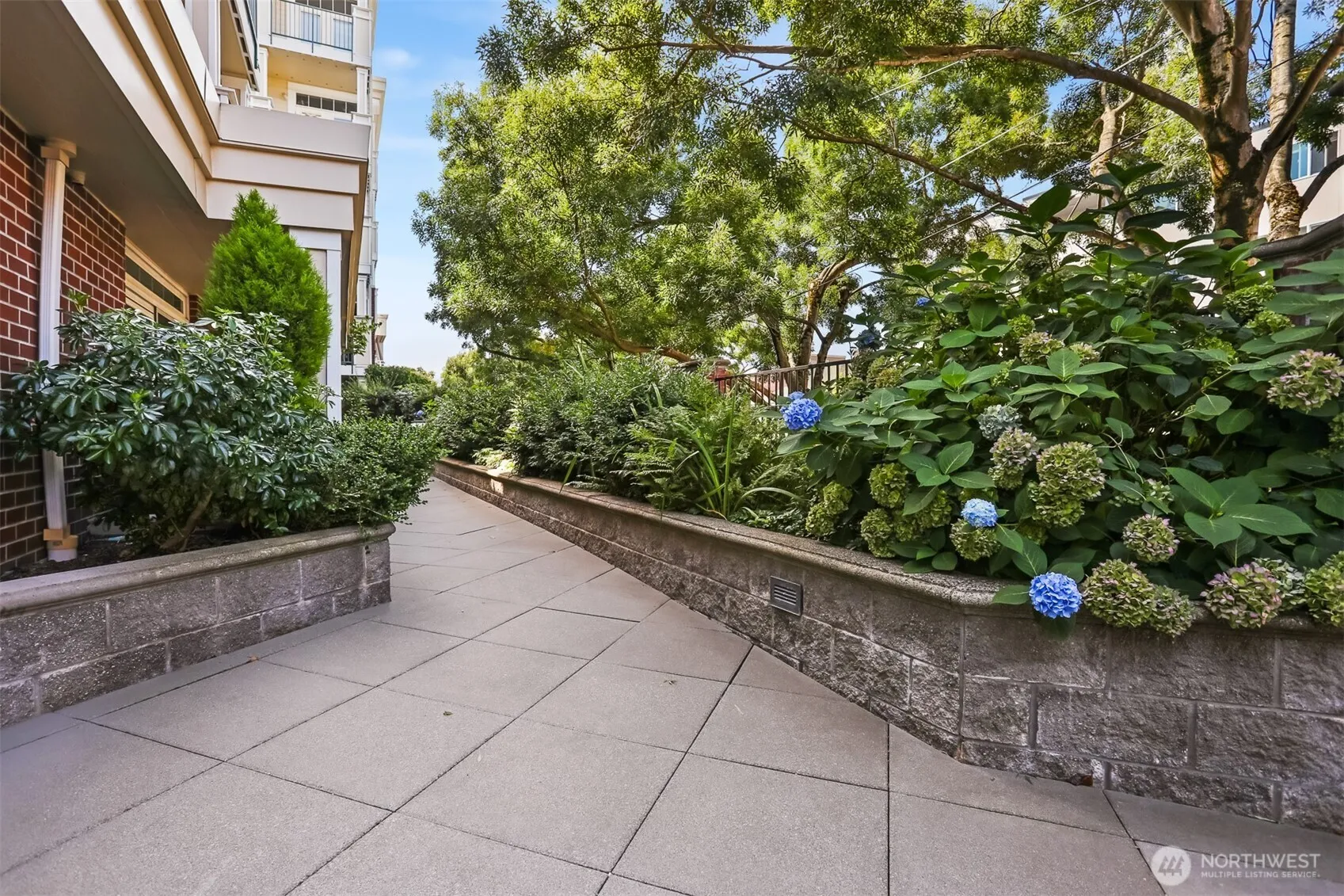 Property photo for 530 4th Avenue W #206, Seattle photo 4