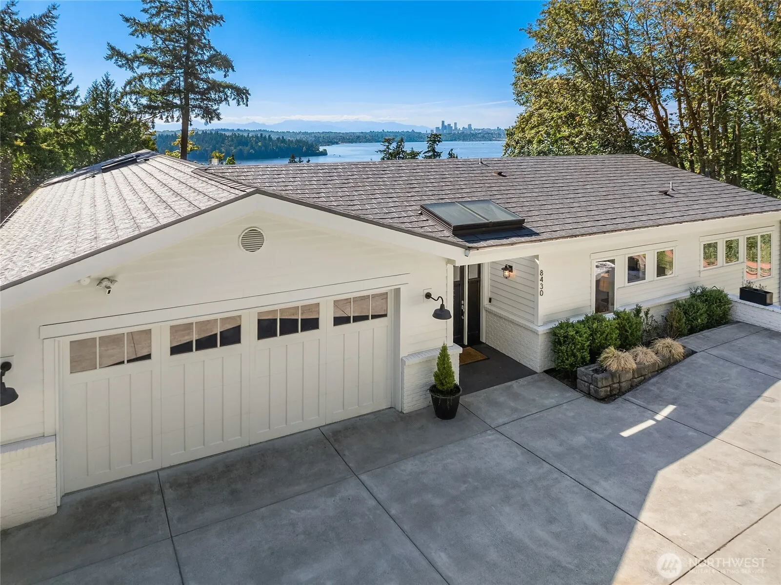 Property photo for 8430 Se 53rd Place, Mercer Island photo 2
