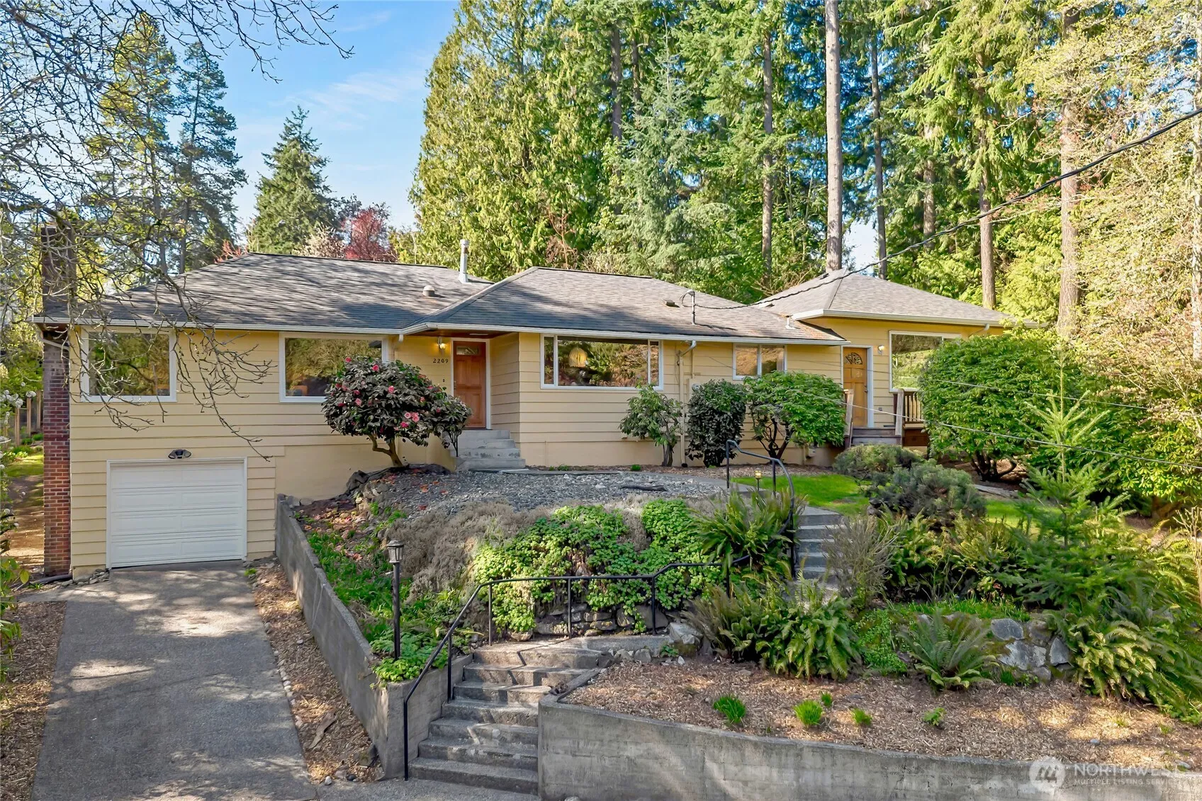 Property photo for 2209 Ne 177th Street, Shoreline