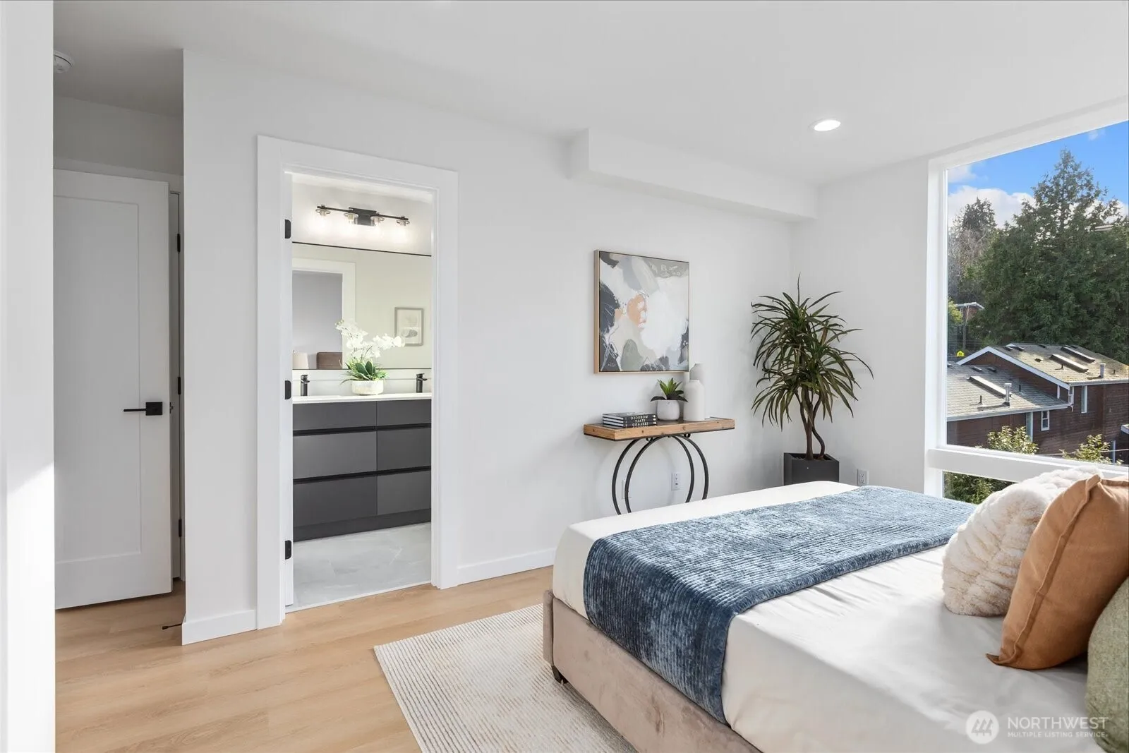 Property photo for 3110 Queen Anne Avenue N, Seattle photo 4
