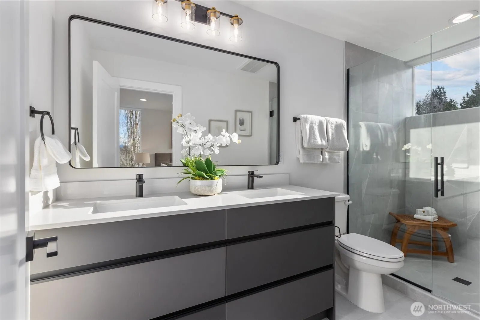 Property photo for 3110 Queen Anne Avenue N, Seattle photo 5