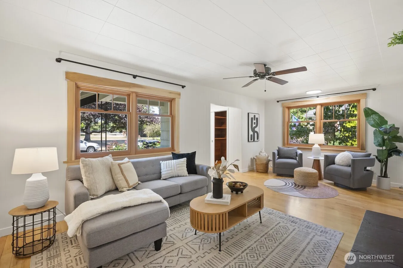 Property photo for 2916 Walnut Avenue Sw, Seattle photo 4