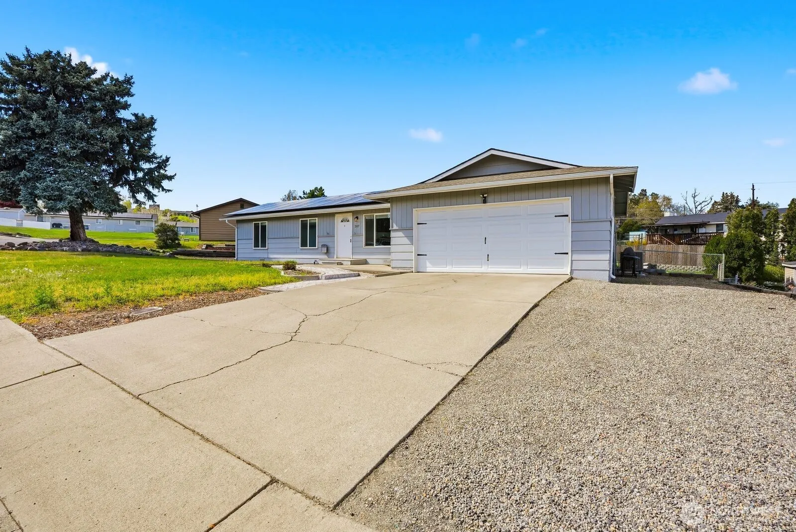 Property photo for 207 Palmer Drive, Selah photo 3