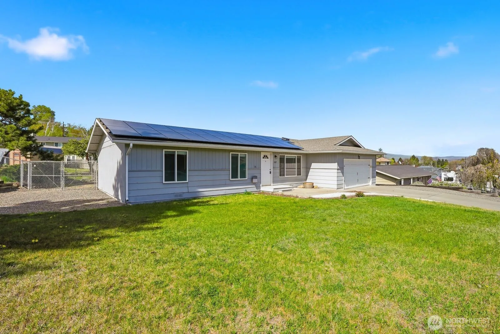 Property photo for 207 Palmer Drive, Selah photo 2