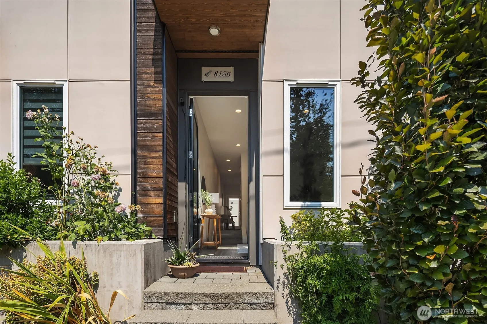 Property photo for 818 Nw 53rd Street #b, Seattle photo 2