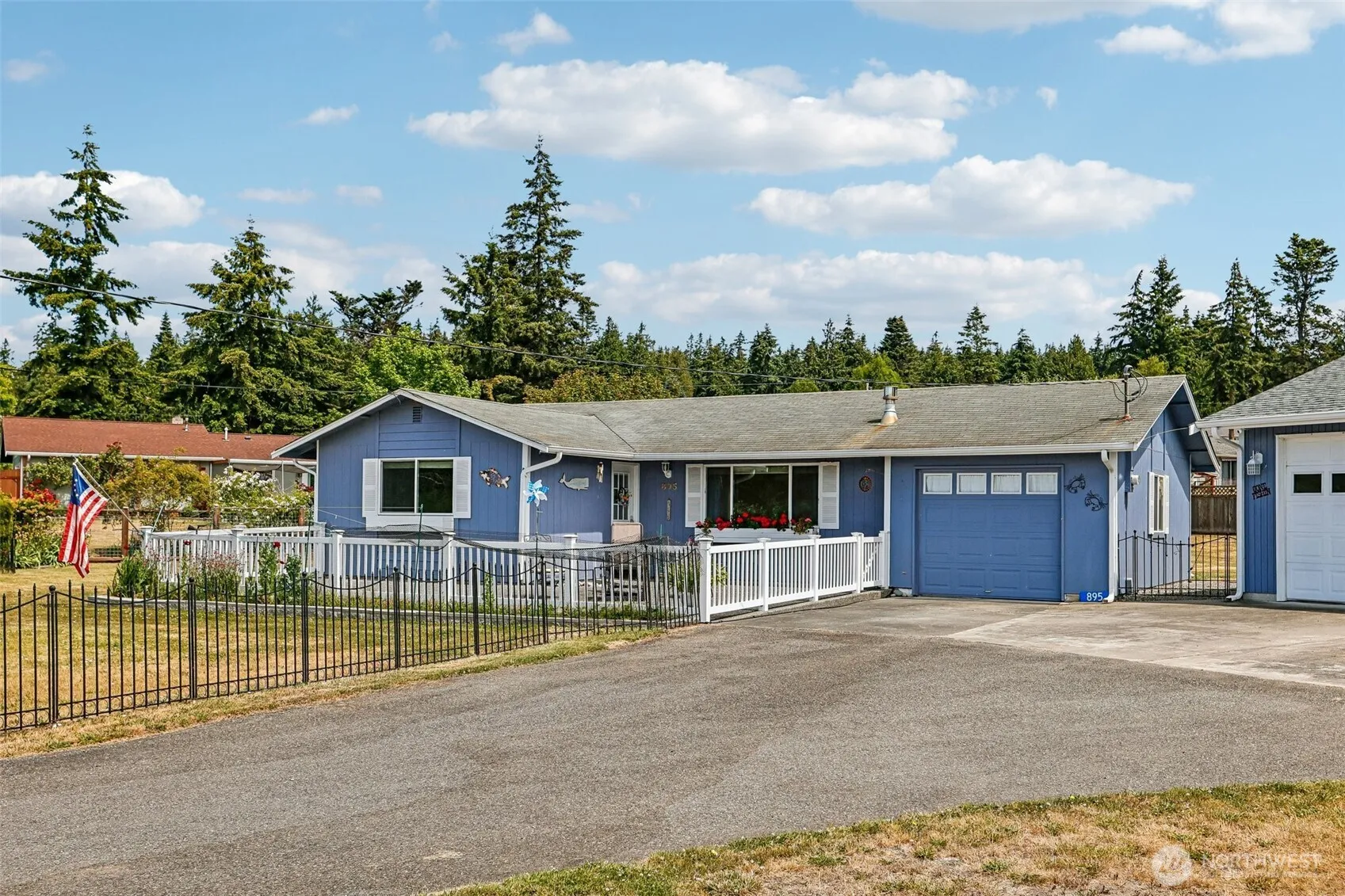 Property photo for 895 Prairie View Avenue, Coupeville photo 2