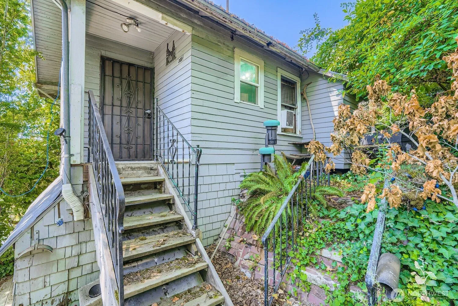 Property photo for 2814 S Grand St, Seattle photo 3
