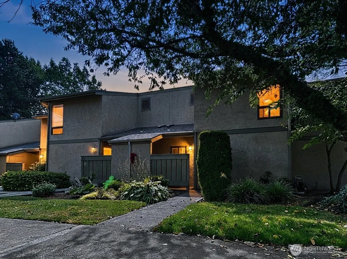 Property photo for 10011 Ne 138th Place #a5, Kirkland