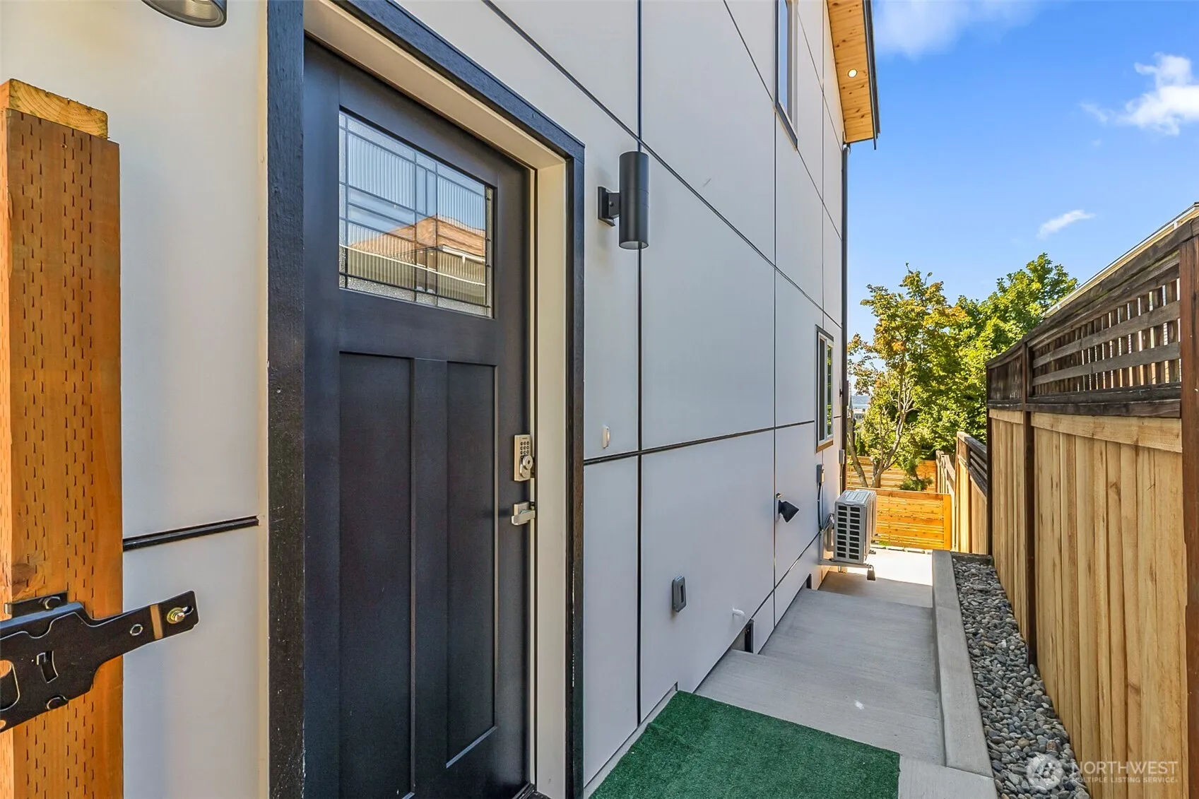 Property photo for 2623 Grand Ave #c, Everett photo 3