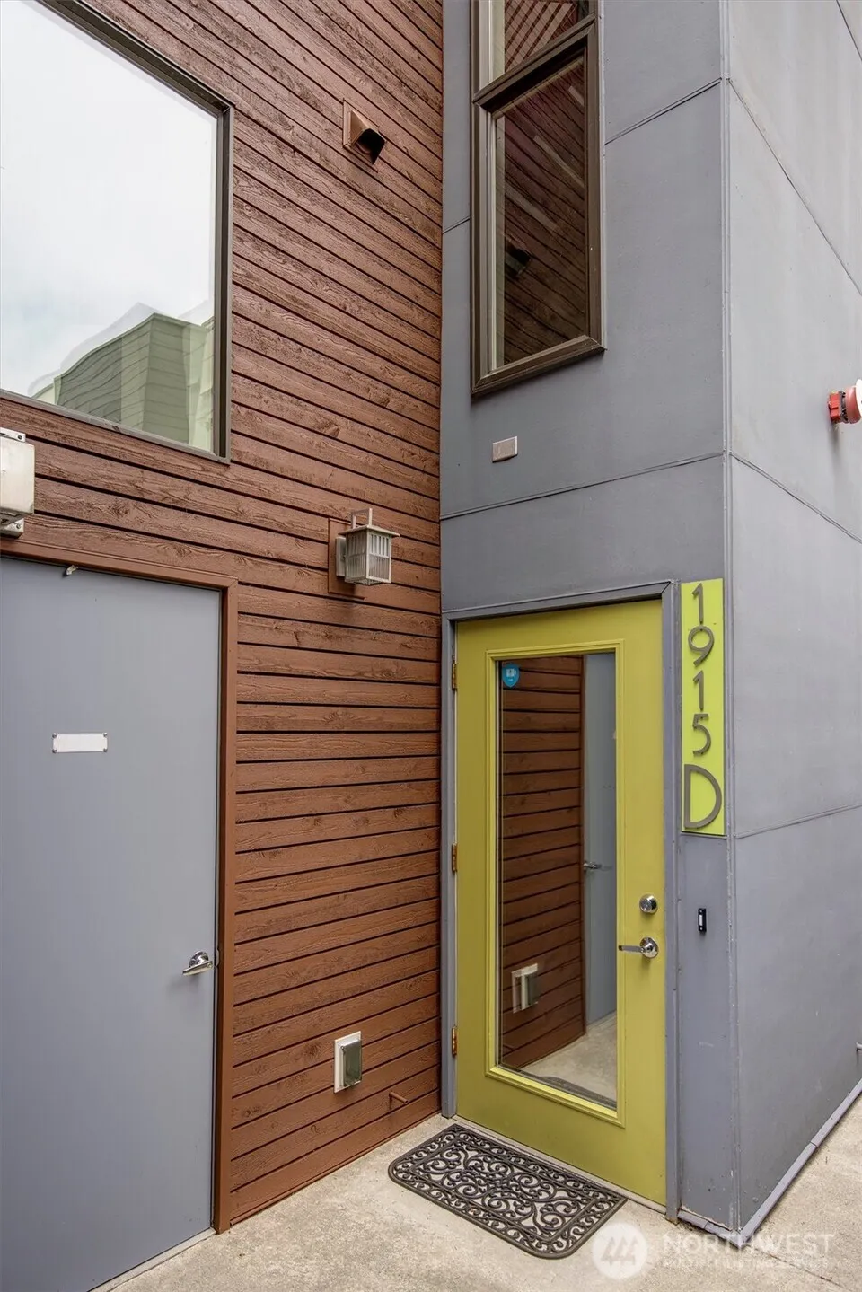Property photo for 1915 25th Avenue S #unit D, Seattle photo 2