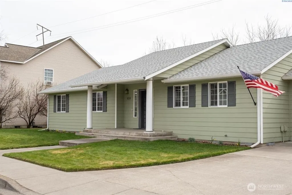 Property photo for 604 Se Mockingbird, College Place