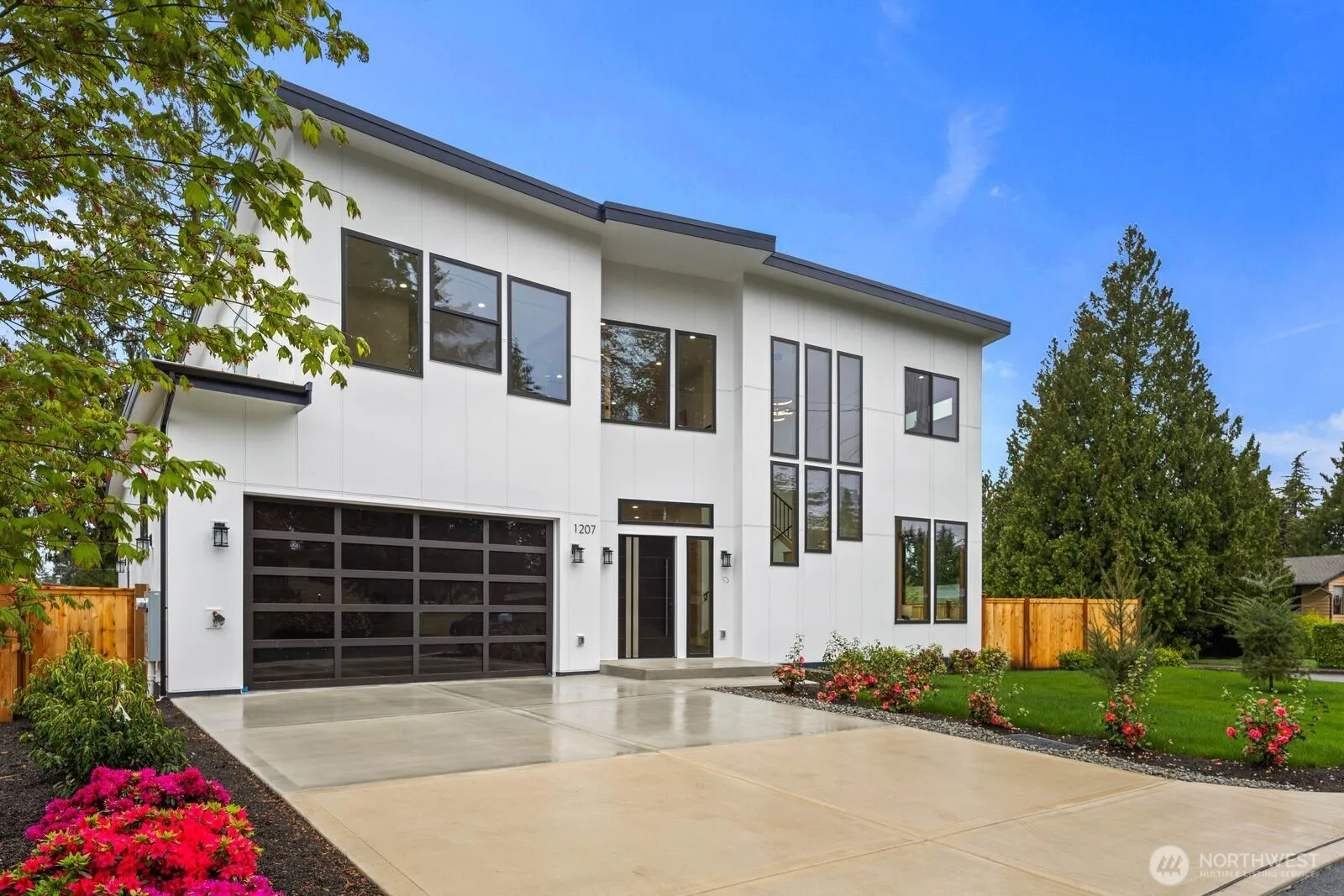 Property photo for 1207 145th Avenue Se, Bellevue photo 2