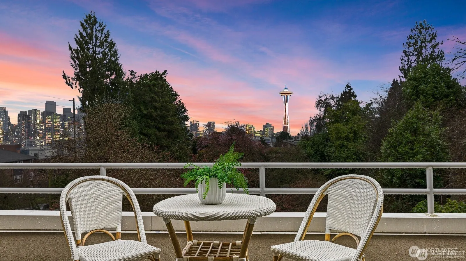 Property photo for 1231 5th Avenue N #202, Seattle photo 4