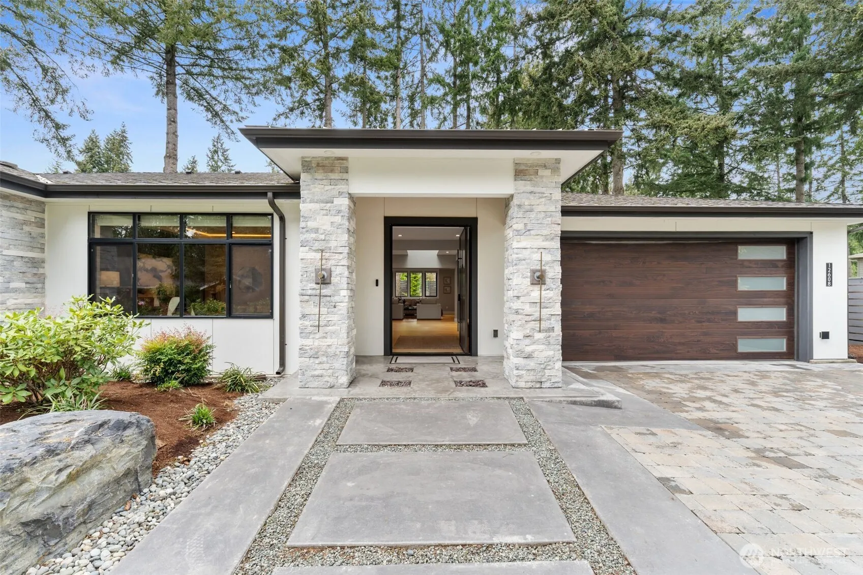 Property photo for 12608 Ne 30th Street, Bellevue photo 3