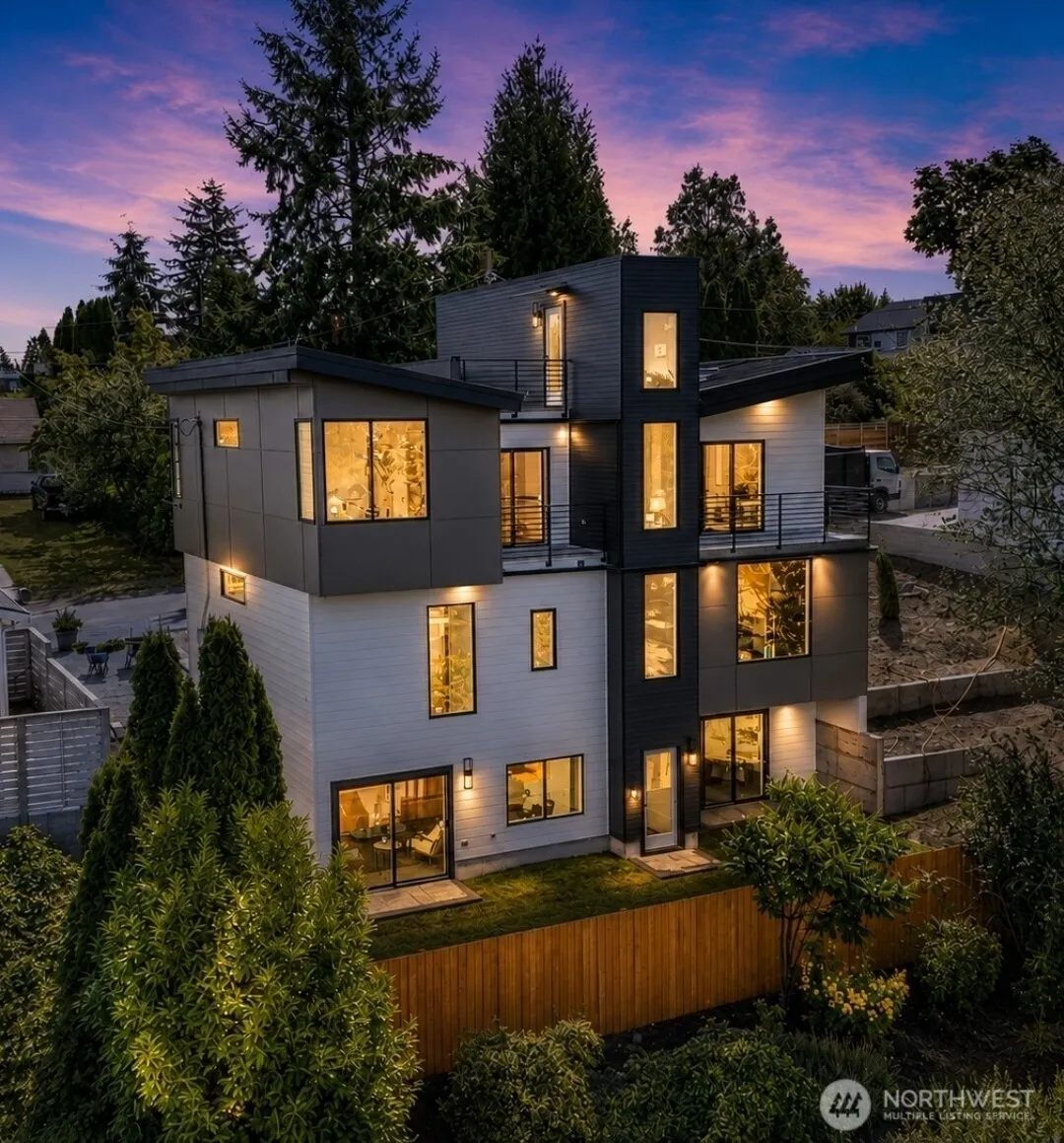 Property photo for 9215 22nd Avenue Sw, Seattle photo 2