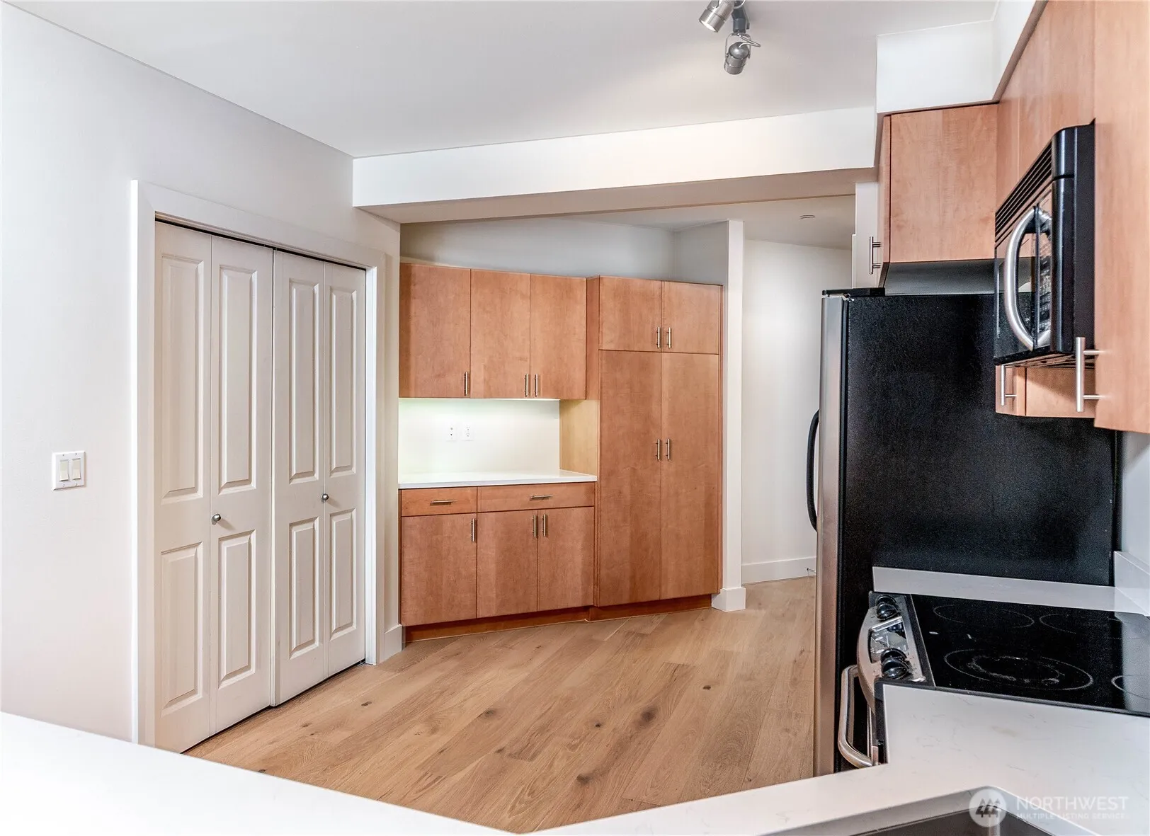 Property photo for 159 Denny Way #208, Seattle photo 4