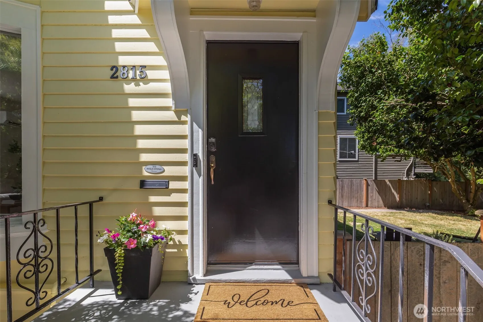 Property photo for 2815 8th Avenue W, Seattle photo 3