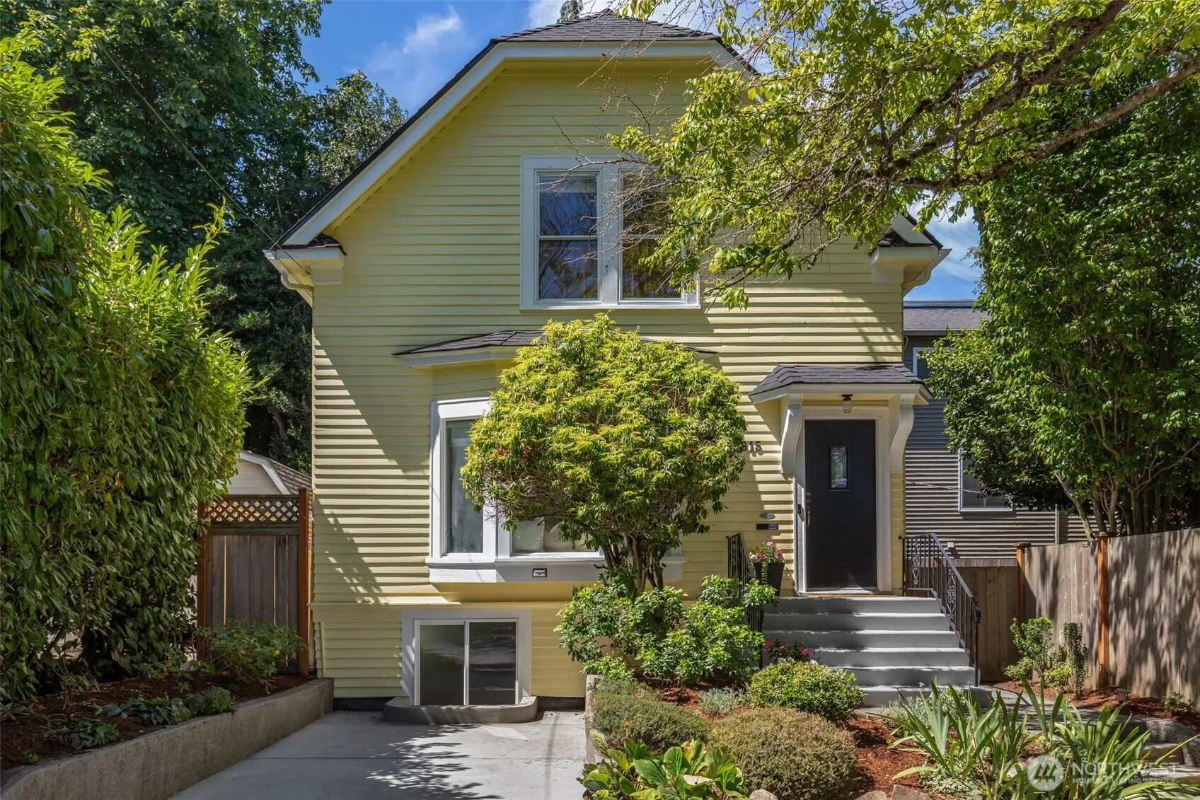 Property photo for 2815 8th Avenue W, Seattle
