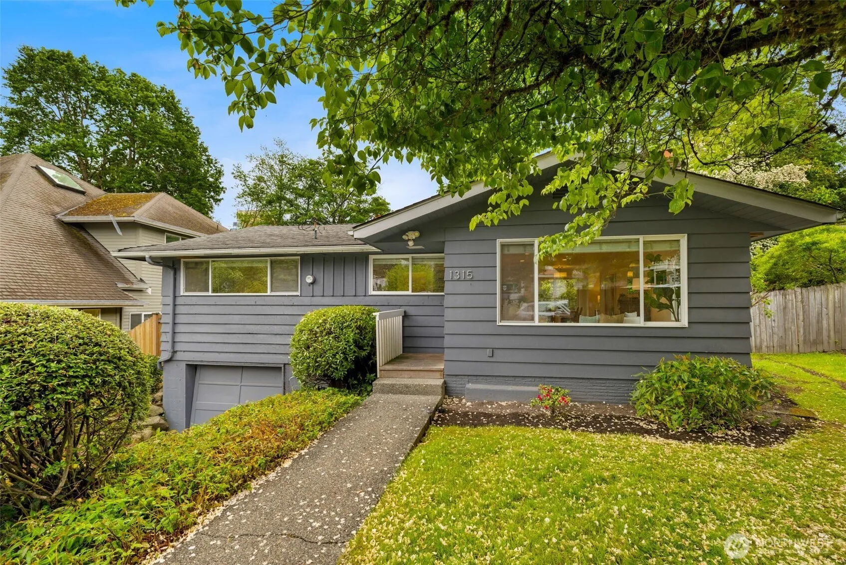 Property photo for 1315 102nd Avenue Ne, Bellevue photo 4